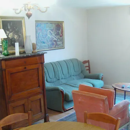 Apartment De